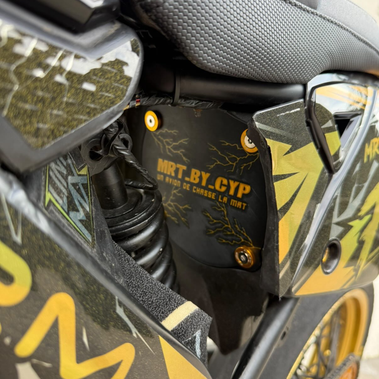 CACHE BOITE A AIR RIEJU MRT 100% PERSO